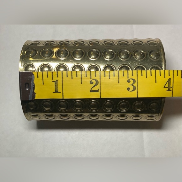 🟣 Metallic Textured Cuff Bracelet - Picture 6 of 7